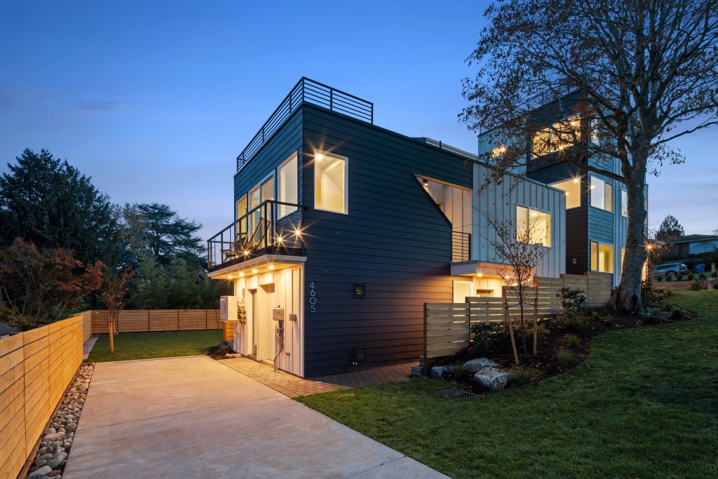 Modern home exterior BM Kendall Charcoal and SW Alabaster 10