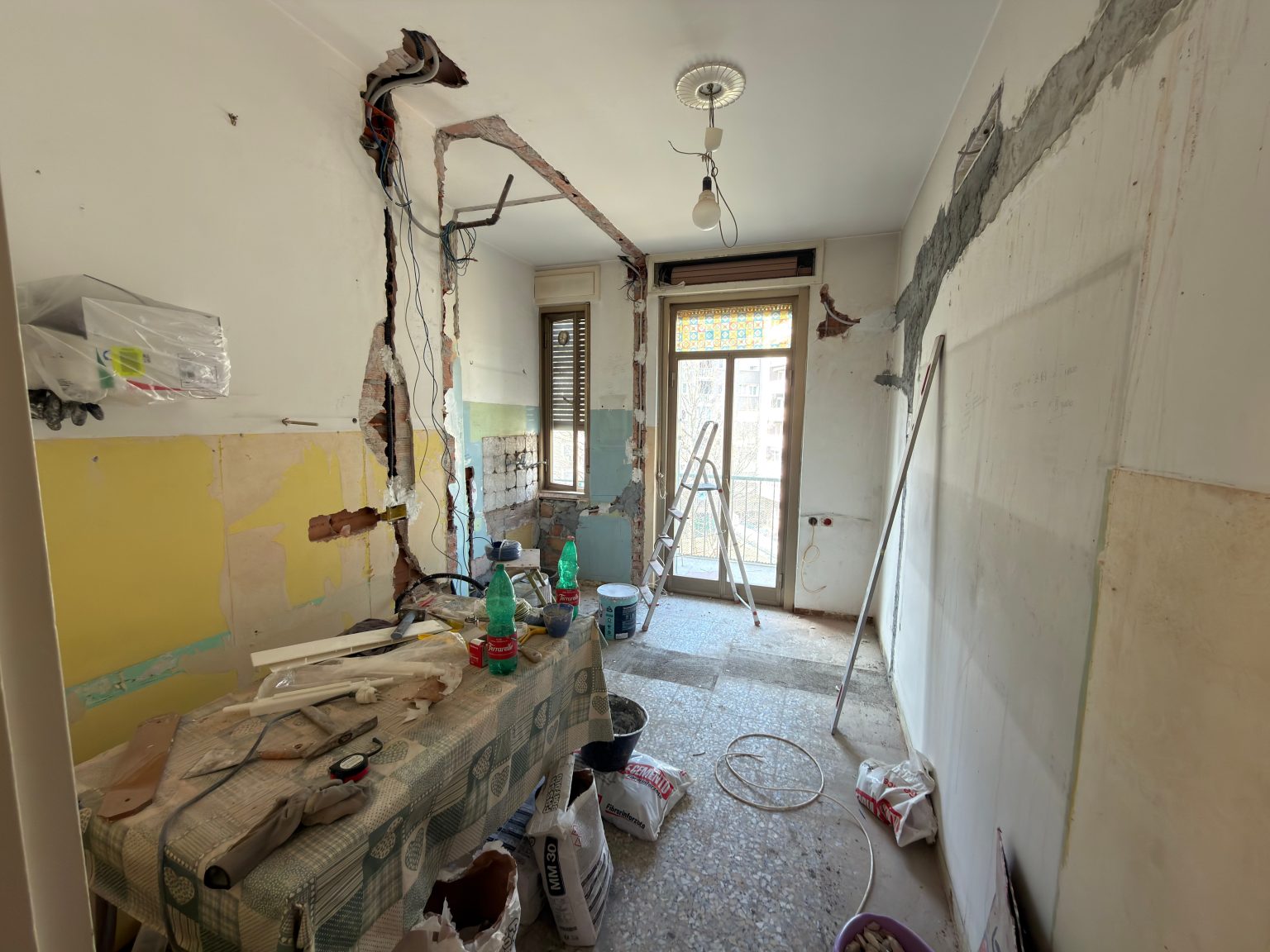 Kitchen before remodeling